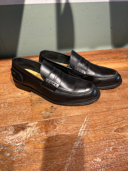 Mocassino tipo collegge in vitello colore nero