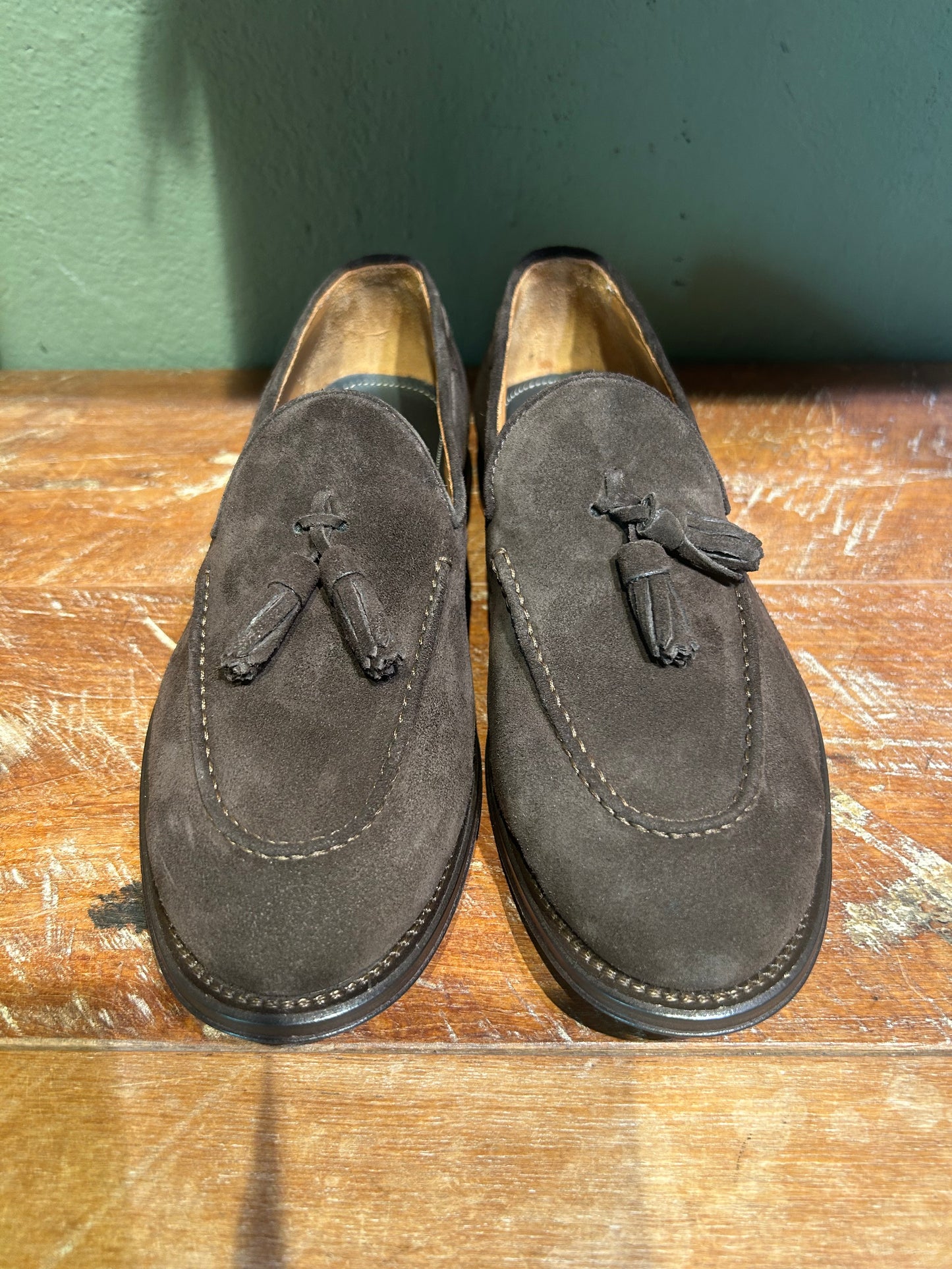 Mocassino crisci in camoscio moro con nappina