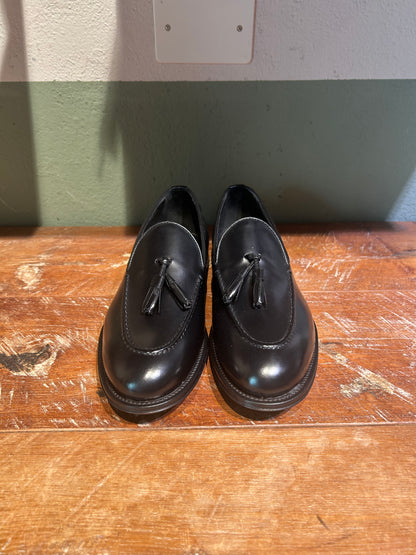 Mocassino crisci in pelle nera con nappina