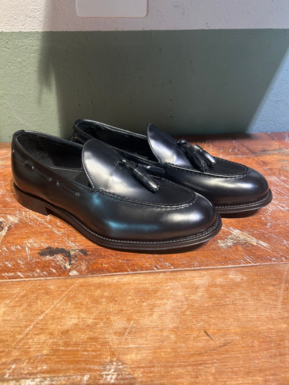 Mocassino crisci in pelle nera con nappina